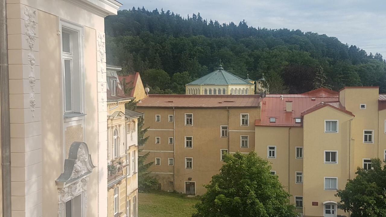 Apartman U Kolonady マリアーンスケー・ラーズニェ エクステリア 写真